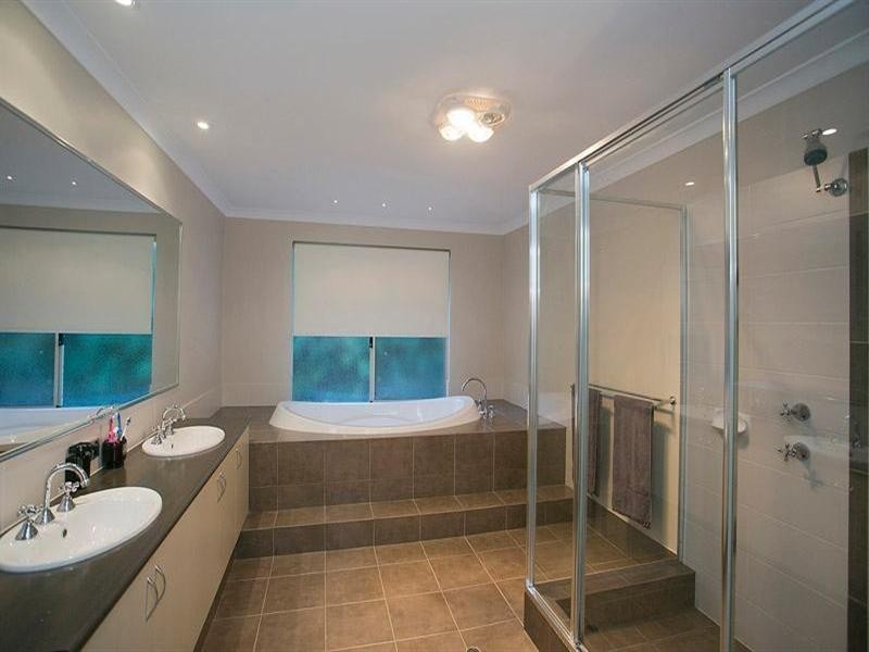 1 Rootes Road, Lesmurdie WA 6076