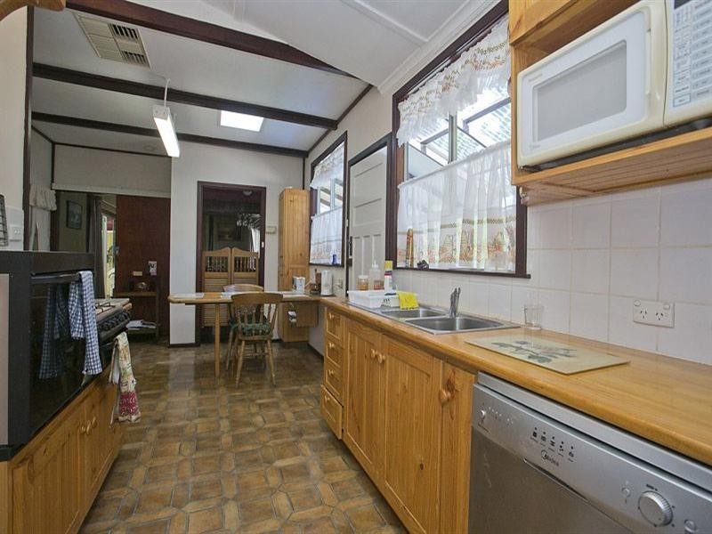 3 Schmitt Road, Kalamunda WA 6076