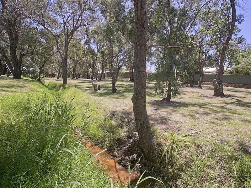 5 Balmain Road, Greenmount WA 6056