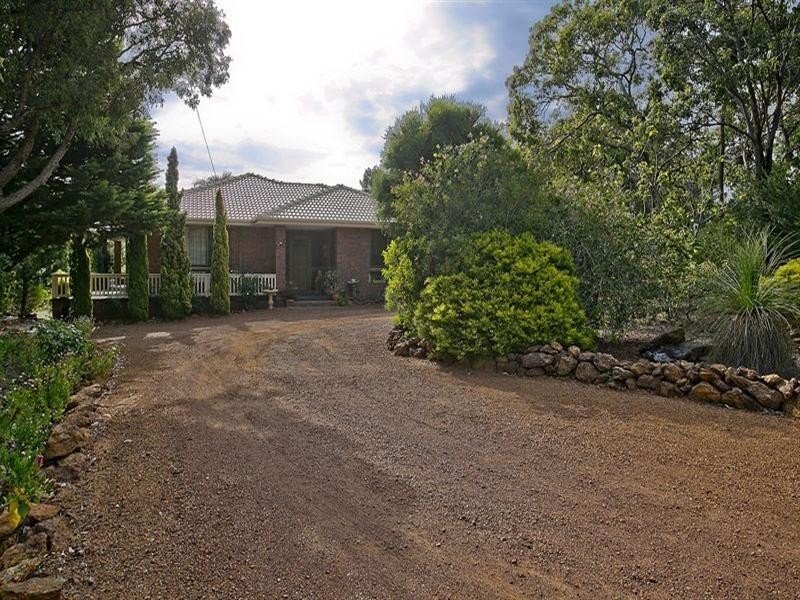 40 Robins Road, Kalamunda WA 6076