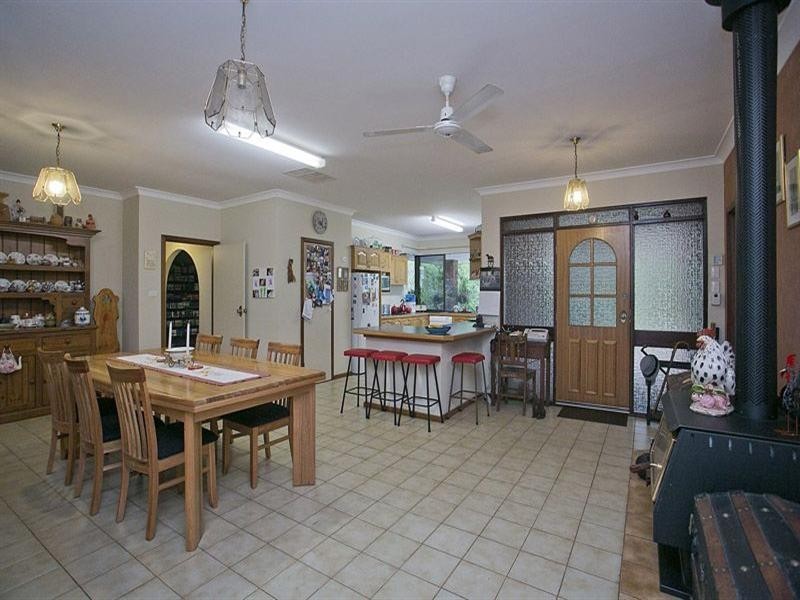 40 Robins Road, Kalamunda WA 6076