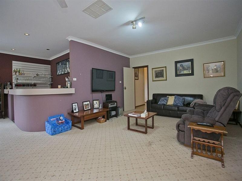 40 Robins Road, Kalamunda WA 6076