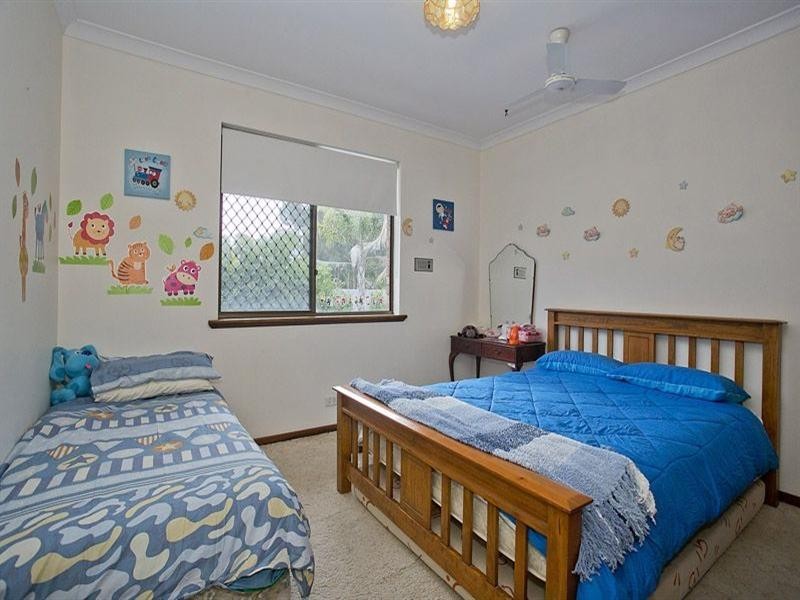 40 Robins Road, Kalamunda WA 6076