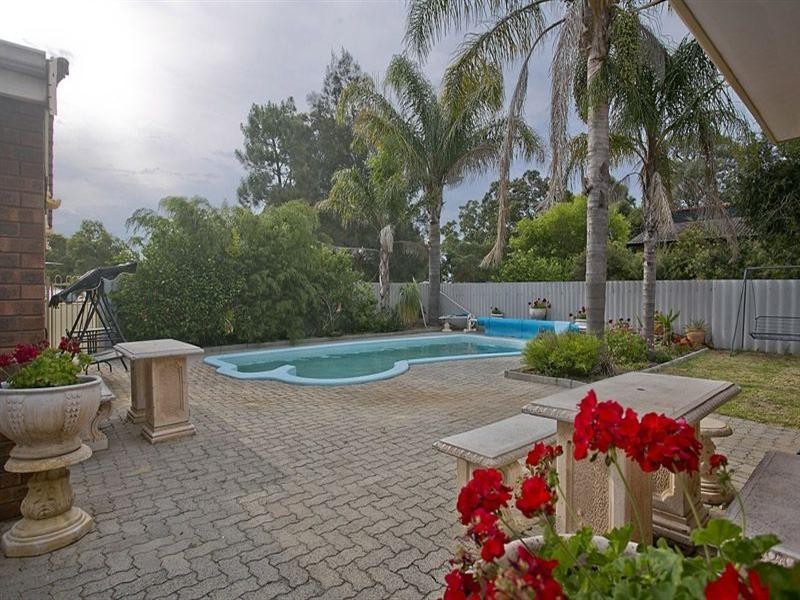 40 Robins Road, Kalamunda WA 6076