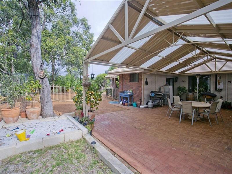 40 Robins Road, Kalamunda WA 6076