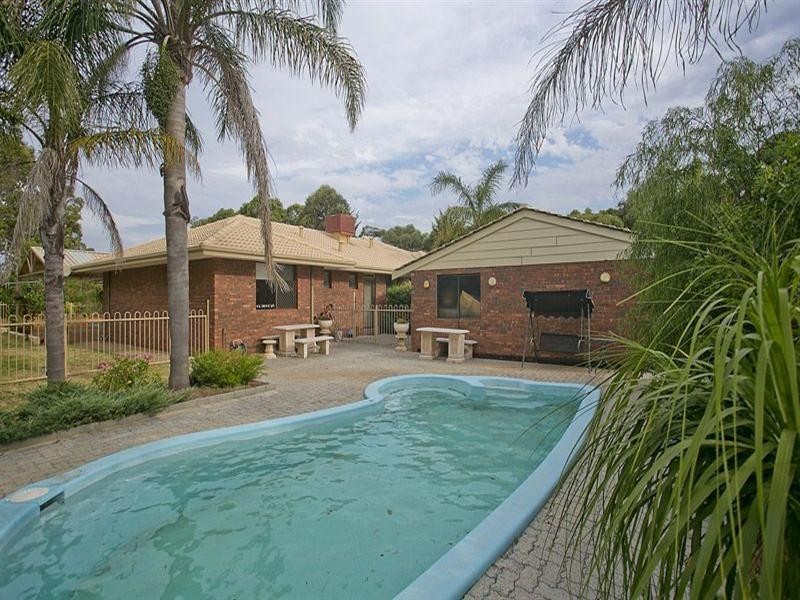 40 Robins Road, Kalamunda WA 6076