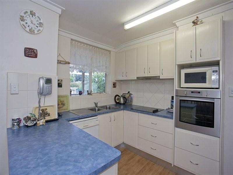 16 Landers Road, Lesmurdie WA 6076