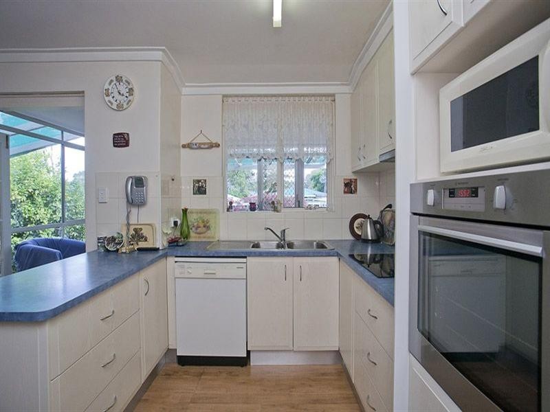 16 Landers Road, Lesmurdie WA 6076