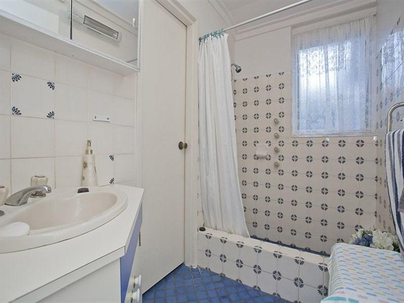 16 Landers Road, Lesmurdie WA 6076