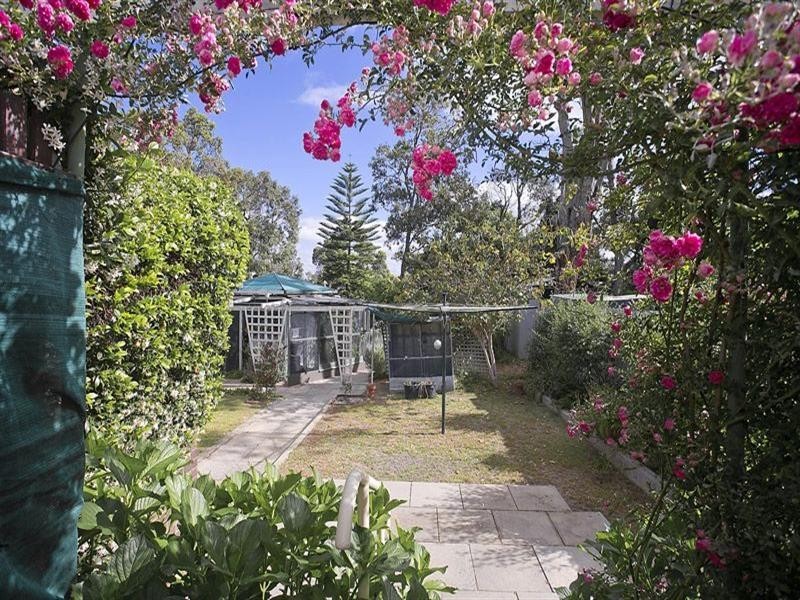 16 Landers Road, Lesmurdie WA 6076