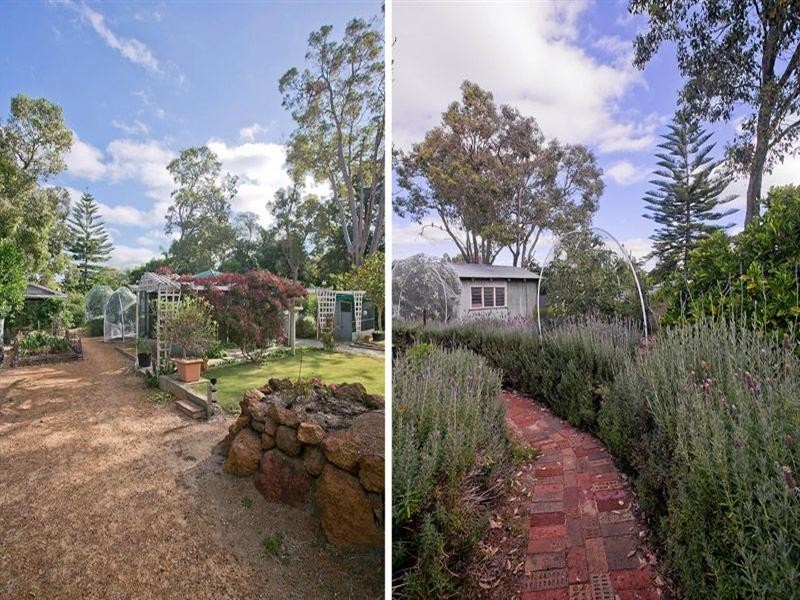 16 Landers Road, Lesmurdie WA 6076