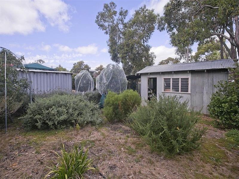 16 Landers Road, Lesmurdie WA 6076