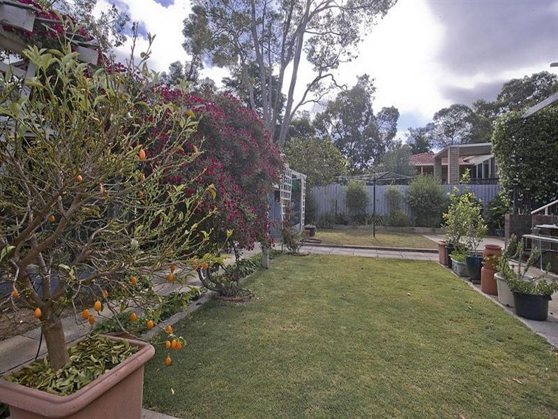 16 Landers Road, Lesmurdie WA 6076