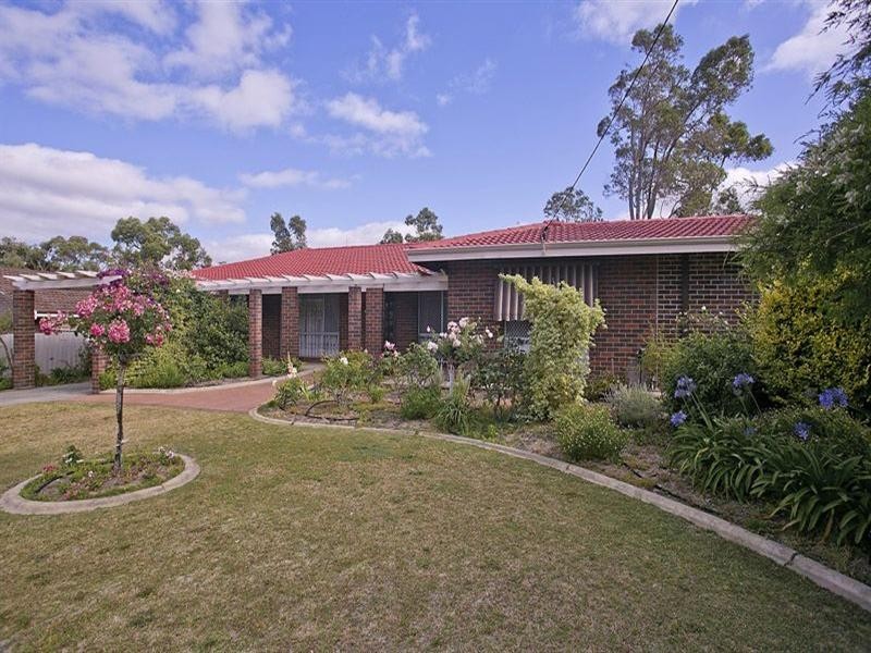 16 Landers Road, Lesmurdie WA 6076