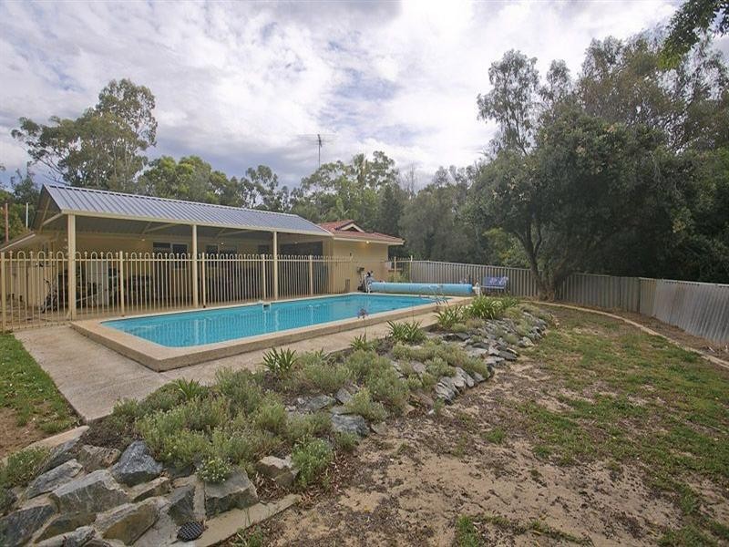 5 Jones Street, Kalamunda WA 6076