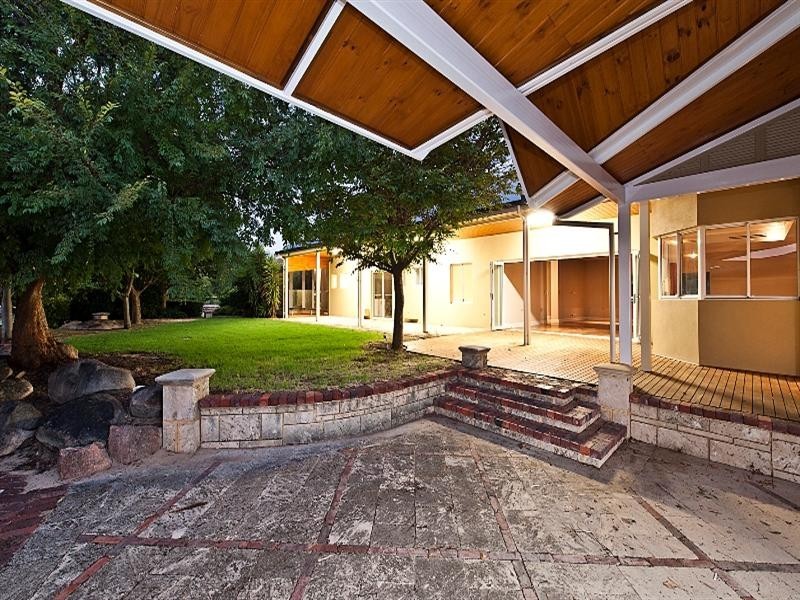36 Victoria Road, Wattle Grove WA 6107