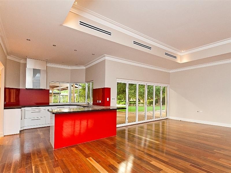 36 Victoria Road, Wattle Grove WA 6107