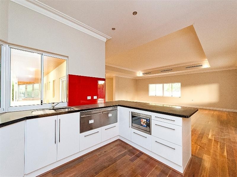 36 Victoria Road, Wattle Grove WA 6107