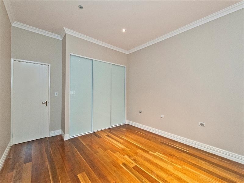 36 Victoria Road, Wattle Grove WA 6107