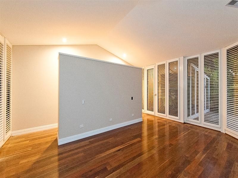 36 Victoria Road, Wattle Grove WA 6107