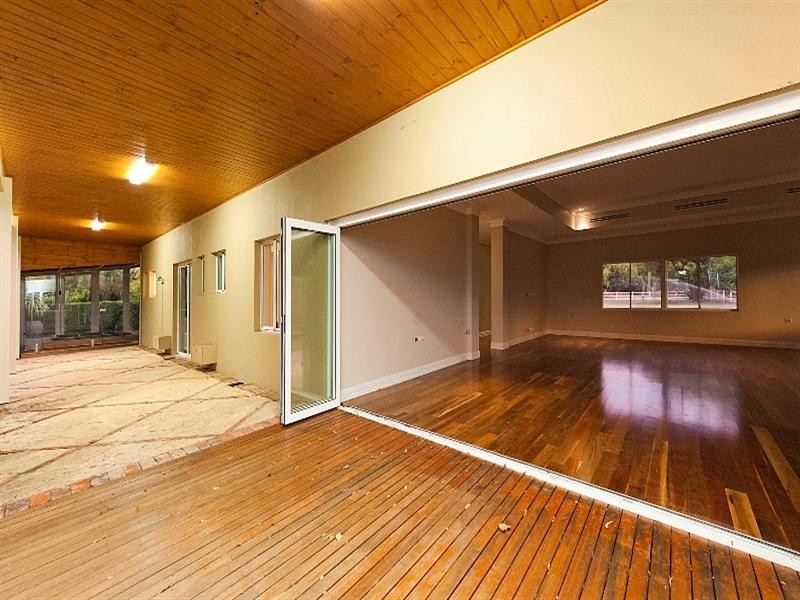 36 Victoria Road, Wattle Grove WA 6107
