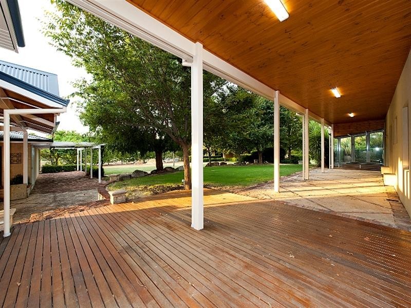 36 Victoria Road, Wattle Grove WA 6107