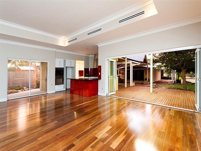 36 Victoria Road, Wattle Grove WA 6107