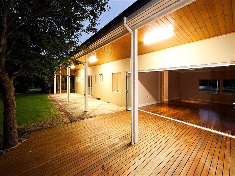 36 Victoria Road, Wattle Grove WA 6107