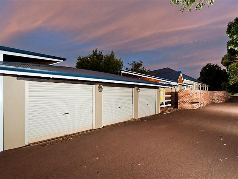 36 Victoria Road, Wattle Grove WA 6107