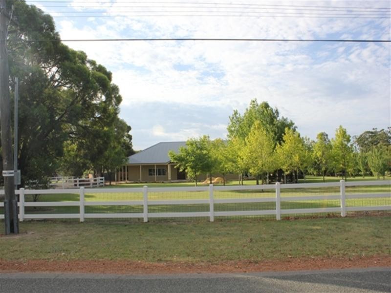 36 Victoria Road, Wattle Grove WA 6107