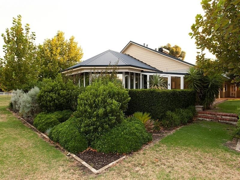 36 Victoria Road, Wattle Grove WA 6107