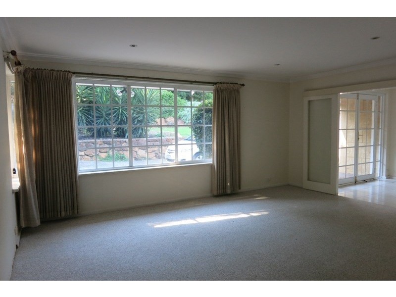 73 Falls Road, Lesmurdie WA 6076