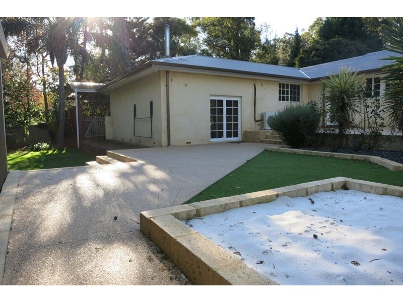 73 Falls Road, Lesmurdie WA 6076