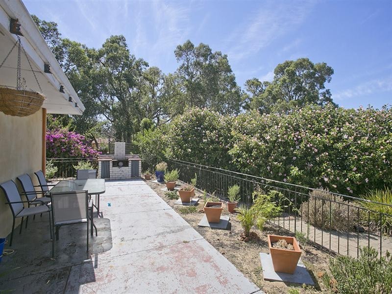 3 Pipers Place, Kalamunda WA 6076