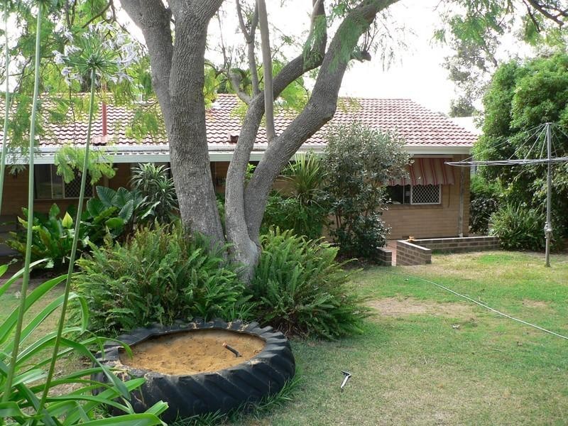 31 Gloucester Road, Kalamunda WA 6076