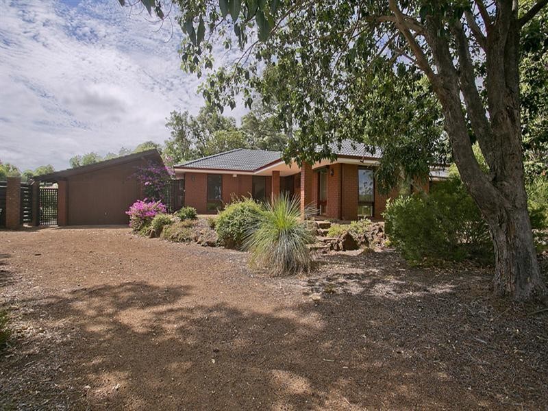 17 Rosemount Terrace, Lesmurdie WA 6076