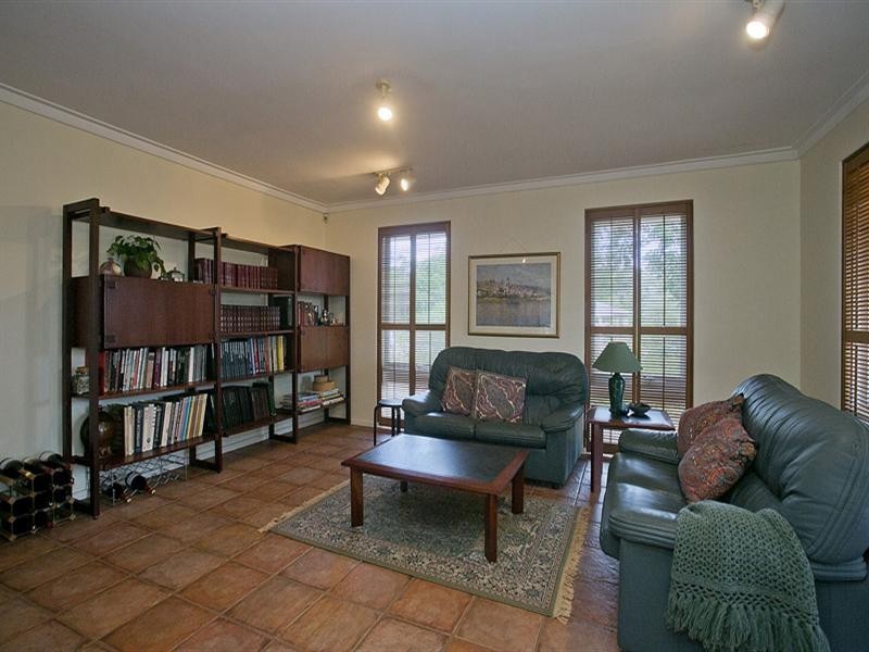 17 Rosemount Terrace, Lesmurdie WA 6076