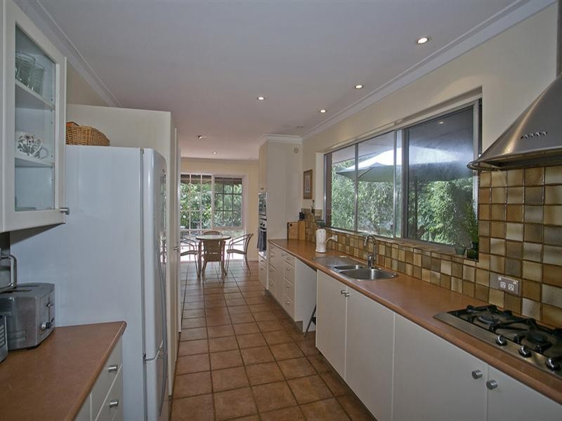 17 Rosemount Terrace, Lesmurdie WA 6076