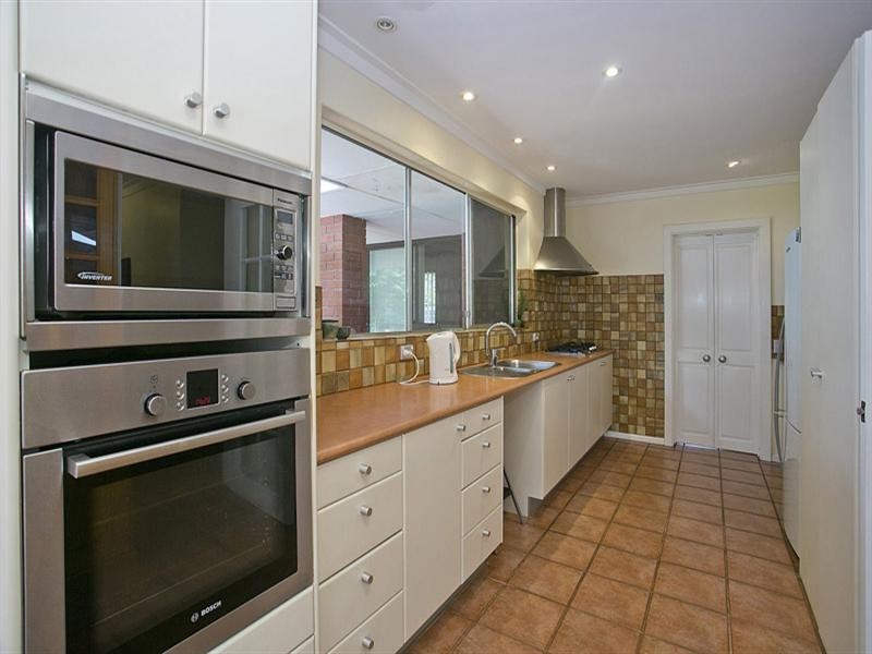 17 Rosemount Terrace, Lesmurdie WA 6076