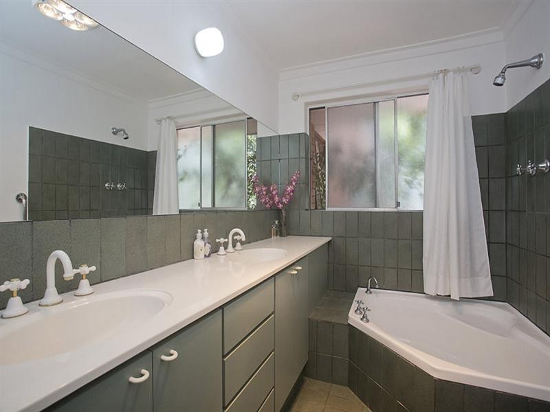 17 Rosemount Terrace, Lesmurdie WA 6076