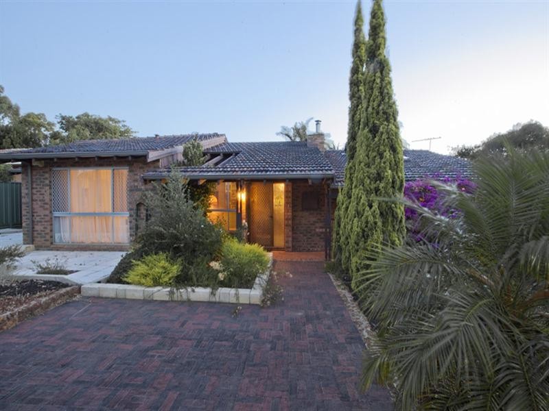 17 Glyde Road, Lesmurdie WA 6076