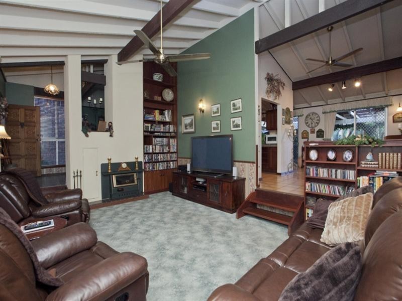 17 Glyde Road, Lesmurdie WA 6076