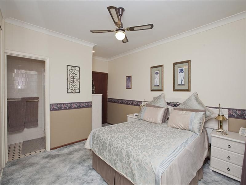 17 Glyde Road, Lesmurdie WA 6076