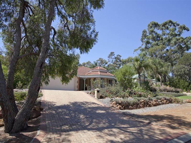 18 Collins Road, Kalamunda WA 6076