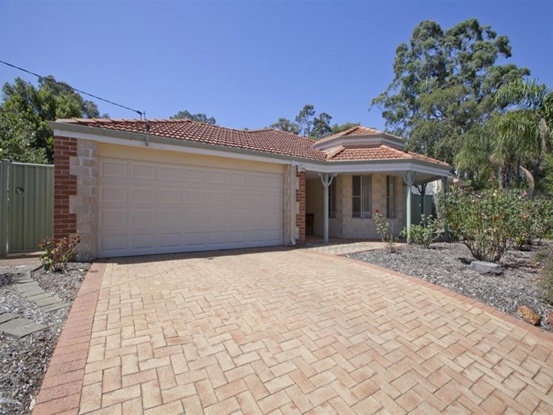 18 Collins Road, Kalamunda WA 6076