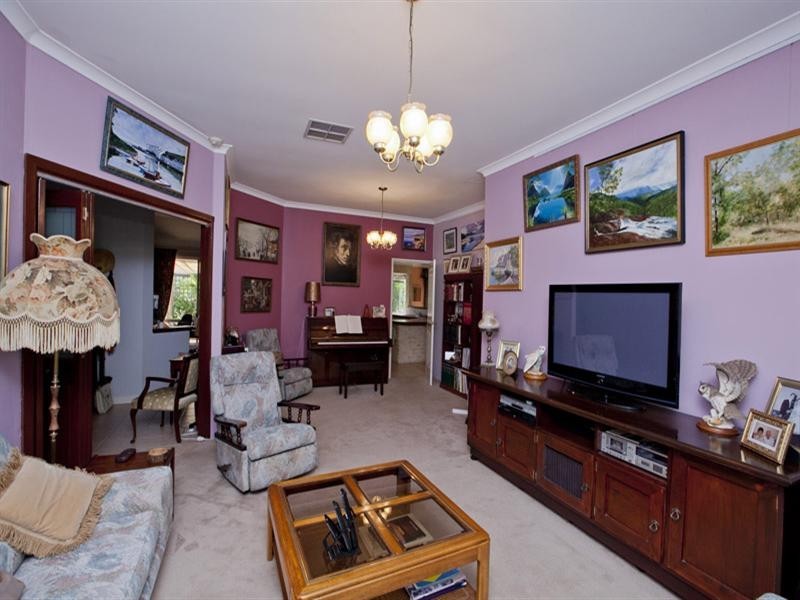 18 Collins Road, Kalamunda WA 6076