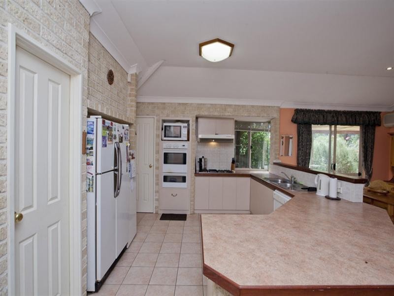 18 Collins Road, Kalamunda WA 6076