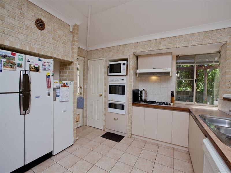 18 Collins Road, Kalamunda WA 6076