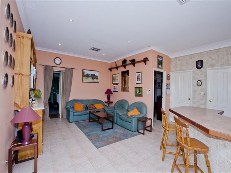 18 Collins Road, Kalamunda WA 6076