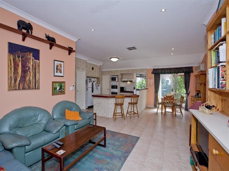 18 Collins Road, Kalamunda WA 6076